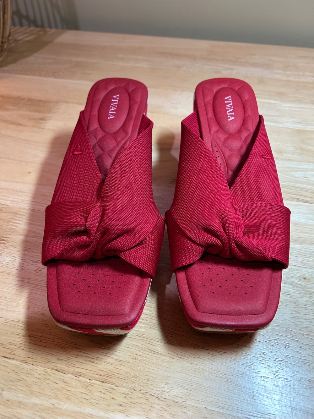 New NWOB VIVAIA Laura Ruby Red Square-Toe Wedge Sandals EU 39 US 8